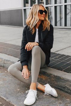 Athleisure Fits, Tan Leggings, Cozy Clothing, Look Zara, Black Leggings Outfit, Fitness Outfits, Athleisure Trend