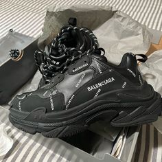 Receipt Pictures.Worn 2x. Shoes Balenciaga, Balenciaga Shoes, Balenciaga Triple S, Womens Shoes Sneakers, New Color, Balenciaga, Shoes Sneakers, Like New, Women Shoes