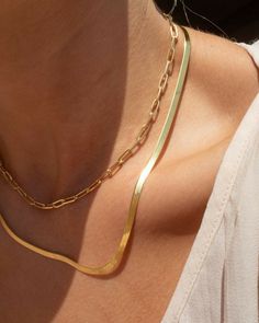 Acsesuares Aesthetic, Herringbone Necklace Layering, Bijoux Aesthetic, Affordable Necklaces, Chain Layering, Necklace Inspiration, Layering Necklaces, Herringbone Necklace, Dope Jewelry