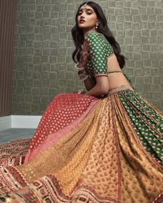 Suit Blouse, Mehendi Outfit, Mehendi Outfits, Indian Outfits Lehenga, Lehenga Designs Simple, Traditional Indian Outfits, Indian Bridal Dress