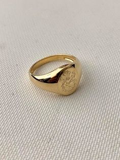 Coat of Arms Family Crest Ring, Crest Engraved ring, Personalized Ring, Pinky ring Engraved Signet ring with Oval Seal- Best quality 18k Gold Plate Great for Men or Women. Looks great on any finger, and especially cool as a pinky ring. Please note in Personalization at checkout. : The Family Crest/image you want me to engrave The product will arrive to you packed in gift box and padded envelope to maintain the product For more rings from us: https://www.etsy.com/il-en/shop/Limajewelry?section_id Signate Rings Men, Signet Ring Men Pinky, Vintage Sterling Silver Tarnish-resistant Signet Ring, Vintage Tarnish Resistant Promise Ring, Vintage Tarnish-resistant Signet Ring For Gifts, Vintage Tarnish-resistant Promise Ring, Vintage Tarnish Resistant Signet Ring For Promise, Vintage Tarnish-resistant Signet Ring For Promise, Fine Jewelry Silver Signet Promise Ring