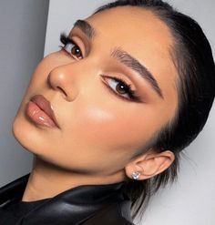 Olive Complexion Makeup, Maquillaje Soft Glam, Soft Nude Makeup, Nude Glam Makeup, Glowy Glam Makeup, Soft Glam Makeup Looks, Eye Makeup Styles