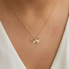 New Pendant Design Gold, Simple Gold Designs, Casual Gold Jewelry, Simple Pendants Gold, Jewelry Design Pendant, Pendent Designs Gold Women, Dragonfly Pendant Necklace, Cute Necklaces And Bracelets, 1 Gram Gold Earrings For Daily Use