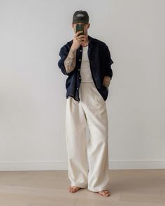 Trousers Outfit Men, Very Short Hair Men, Concert Outfit Men, Clothing Fails, White Pants Men, Party Outfit Men, White Pants Outfit, Mens Inspiration, Outfit Hombre