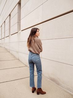 Straight Leg Jeans Outfits, Looks Jeans, Look Jean, Jeans Outfit Summer, Pastel Outfit, Trendy Swimwear, Easy Style, Outfit Jeans, Looks Street Style