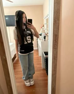 Outfit Mirror Selfie, Poses To Try, Street Style Outfits Casual, Girl Mirror, Latina Outfits, Mirror Picture, Latina Fashion Outfits, School Fit, Mirror Selfie Poses