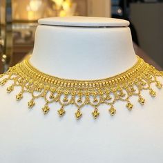 Gold Sets Jewelry Indian Design, Gold Inspo, Punjabi Jewellery, Small Gold Necklace, Maharashtrian Jewellery, Indian Gold Jewellery Design, Delicate Gold Jewelry