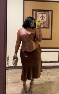 ₊˚ෆ Follow me for more 𐙚 visit my boards ₊˚ෆ Brown Outfits Plus Size, Midsize Black Woman, Girl Outfits Summer, Baddie Summer Outfits, Curvy Casual Outfits, Plus Size Baddie, Plus Size Baddie Outfits, Summer Outfits 2024, Look Plus Size