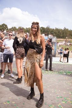 Electro Festival Outfit, Mode Coachella, Look Da Festival, Trendy Festival Outfits, Tomorrowland Outfit, Lollapalooza Outfit, Festival Outfit Inspiration, Looks Jeans, Festival Outfits Rave