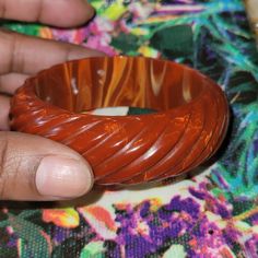 Vintage Bakelite Carved Bangle In Excellent Condition. Bakelite Bangles, Vintage Bakelite, Womens Jewelry Bracelets, Lady In Red, Jade, Bangles, Gems, Carving, Women Jewelry