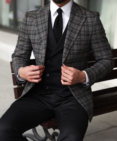 Gentleman Outfit Casual, Checkered Suit Men, The Groom Suit, Gq Suits, Groom Suit Ideas, Subaru Levorg, Checkered Suit, Suits For Wedding, Suit For Wedding