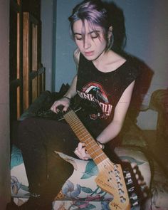 Chicas Punk Rock, Pink Era, Flash Photo, Photography Music, Grunge Girl, Tumblr Photography, Ideas Photography, Music Aesthetic