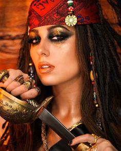 Karneval Diy, Pirate Hair, Jack Sparrow Costume, Pirate Cosplay, Female Pirate Costume, Pirate Halloween Costumes