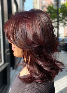 Thick Layers Medium, Hair Layers Short Shoulder Length, Long Layered Medium Haircuts, Short Layered Colored Hair, Wavy Hair With Layers Medium Length, Hairstyles For Medium Length Layered Hair, Medium Length Layer Haircut, Medium Short Length Haircut With Layers, Lots Of Layers Short Hair