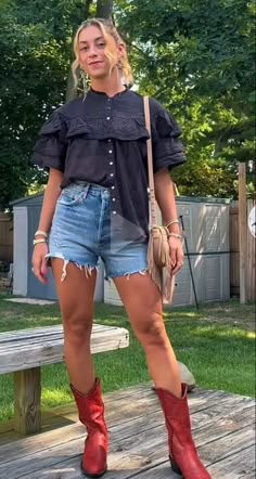 Nashville Fits Summer, Funky Cowboy Boots Outfit, Ashtyn Bodensteiner Outfits, Summer Aspen Outfits, Boho Country Concert Outfit, Country Concert Casual Outfit, Jean Shorts Cowboy Boots Outfit, Charleston Sc Winter Outfits, Jackson Hole Summer Outfit