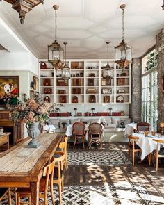 the dining room is clean and ready for guests to eat