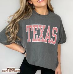 Retro Texas *Comfort Colors T-shirt. The divine *Comfort Colors T-shirts are made from specially spun fibers of 100% cotton for strength and softness and are pre-washed for that relaxed look and feel we love. 🌸 Please refer to the size chart in the listing images before submitting your order For oversized look, size up 1-3 from your regular size, depending on the look desired. *Compared with other shirt brands, Comfort Colors are generally thicker and have a larger fit. So keep in mind when you Oversized Collegiate Short Sleeve T-shirt, College Style Short Sleeve T-shirt For Game Day, Trendy Oversized Top For Game Day, Oversized School Spirit T-shirt With Letter Print, Oversized Fan Apparel Tops For Game Day, Relaxed Fit Graphic Tee For Game Day, Graphic Tee With Relaxed Fit For Game Day, Oversized Collegiate Cotton Top, Oversized Cotton Collegiate Top