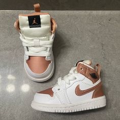 Colorway Is White Rose Gold Toddler 4c Excellent Condition, With Some Small Minor Staining On Tongues Of Shoes, Pictured, Minimal. Only Worn A Few Times Indoors. Comes With Box. Htf Baby Jordan Shoes, Shoes Jordan 1, Jordan 1 Mid White, Baby Jordans, Baby Sneakers, Kids Jordans, Jordan 1 Mid, Toddler Shoes, White Rose Gold