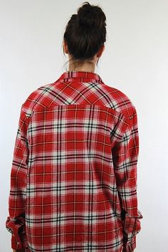 90s Grunge Shirt Women Red Plaid Button Down XL - Etsy.de Vintage Relaxed Fit Flannel Top, Vintage Flannel Relaxed Fit Top, Vintage Flannel Top With Relaxed Fit, Relaxed Fit Flannel Collared Top, Retro Plaid Button-up Flannel Shirt, Retro Plaid Shirt For Fall, Oversized Vintage Plaid Shirt, Retro Plaid Flannel Shirt For Fall, Red Flannel Top For Fall