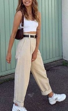 Sneakers Fashion Outfits, Paris Outfits, Pantalon Large, Look Vintage, Classic Outfits, Casual Summer Outfits, Minimalist Outfit, Cute Casual Outfits, Daily Outfits