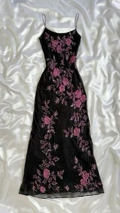 #dress #maxidress #dressesforwomen #dresstoimpress #viralpost #aesthetic #flowers #promdressideas #promdresseslong 22th Birthday, Black Sequin Prom Dress, Black Lace Prom Dress, Lace Prom Dresses, Pretty Princess, Prom Dress Inspiration, Princess Dresses, Pretty Prom Dresses, Fairytale Dress