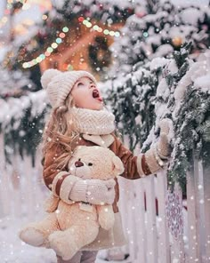 Snow Photoshop, Winter Family Photography, Winter Family Photos, Snow Photoshoot, Snow Pictures, Snow Photography, Photography Christmas