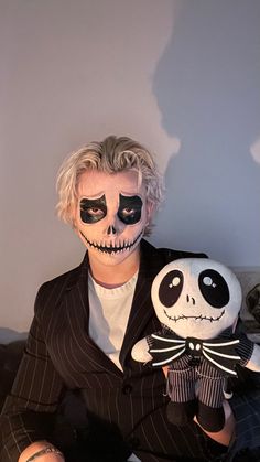 Halloween Make Up For Guys, Night Before Christmas Makeup, Jack Skellington Costume Men, Jack Skellington Halloween Makeup, Jack Skellington Makeup Men, Jack The Skeleton Makeup, Night Before Christmas Costumes, Jack Nightmare Before Christmas Makeup, Jack Skellington Makeup For Guys