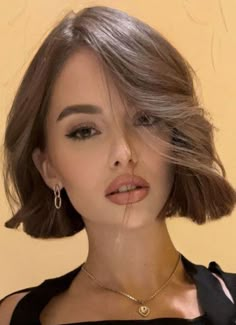 66. Cute Low Maintenance Bob We are official in February which means Spring isn’t that far to go. The season is coming you might... Lob Haircuts, Hair Inspiration Short, Lob Haircut, Short Blonde, New Haircuts