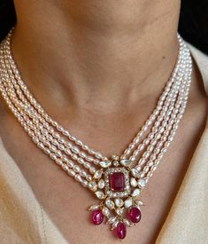 Neck Pics, Antique Necklaces Design, Antique Necklaces, Modern Gold Jewelry, Pearl Jewelry Design, Jewelry Designing