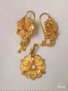 Earring Tops, Tops Gold, Temple Jewellery Earrings, Gold Jewelry Simple Necklace, Fancy Jewellery Designs, Gold Bridal Jewellery Sets, Antique Bridal Jewelry