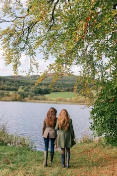 Birthday In Paris, Carriage Ride, Scottish Countryside, Fall Family Photo Outfits, Countryside Style, Outdoor Family Photos, Julia Berolzheimer