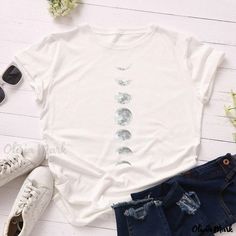 Olivia Mark - Comfortable Women's Short-Sleeve Blouse in Soft Cotton Fabric Top Fashion Design, Womens Graphic Tees Vintage, Clothes For Women Dresses, Casual Clothes For Women, Clothes For Women Summer, Neutral Shirt, Summer Clothes For Women, Women Casual Outfits, Tshirt Design Ideas