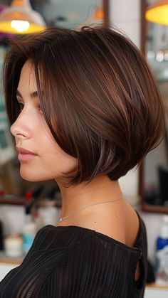 Chic Crops for Round Faces: 30 Flattering Short Hairstyles to Try Long Hair Cut Short, Short Hair Cuts For Round Faces, Chin Length Hair, Hair Inspiration Short, Bob Hairstyles For Fine Hair, Short Hair Styles For Round Faces, Short Hair Haircuts, Hairstyles For Round Faces