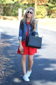 Red Casual Outfit, Red Outfit Casual, Jean Jacket Outfits, Denim Jacket Outfit, Denim Jacket With Dress, Mode Casual, Red Outfit, Denim Outfit, Dress Red