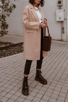 Proposte di outfit con gli anfibi Doc Martens Outfit Winter, Looks Pinterest, Winter Leggings, Mode Inspo, Casual Winter Outfits, Fall Fashion Outfits