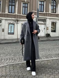 Hijab Coat Style, Hjab Clothes Winter, Hijabi Coat Outfit, Kaban Outfit, Modest Autumn Outfits Hijab, Winter Outfits For Hijab, Abaya Winter Outfit, Hijab Autumn Outfits