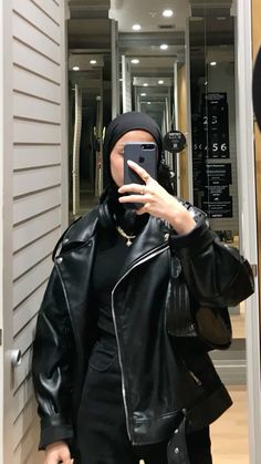 Black Leather Jacket Outfit, Leather Jacket Outfit, Muslim Outfits Casual, Hijab Style Casual, Model Outfit, Hijabi Fashion Casual, Winter Fashion Outfits Casual, Hijabi Outfits Casual, Everyday Fashion Outfits