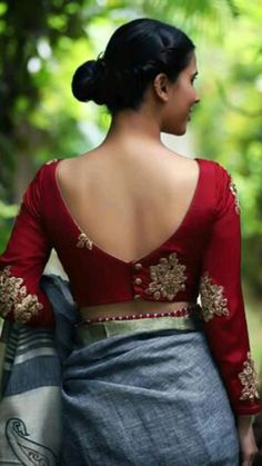 Vetement Hippie Chic, Front Blouse Designs, Indian Blouse Designs, V Model, Saree Blouse Neck Designs, Traditional Blouse Designs, New Saree Blouse Designs, Blouses Designs, Backless Blouse Designs