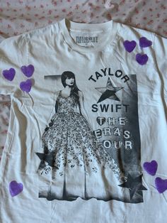 a t - shirt with an image of taylor swift on it