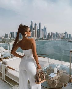 Dubai Outfit, Rich Girl Outfits, Dubai Outfits, Rich Women Lifestyle, Rich Aesthetic, Rich Fashion, Wealthy Lifestyle, Luxury Lifestyle Fashion