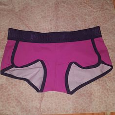 New With Tags Victoria's Secret Pink Size Small Logo Band Boy Shorts. Bossbabe Quotes Motivation, Mcbling Fashion, Cute Workout Clothes, Victoria Secret Pink Bras, Boss Babe Quotes, Dr Wardrobe, S Logo, Pink Bra, Boss Babe