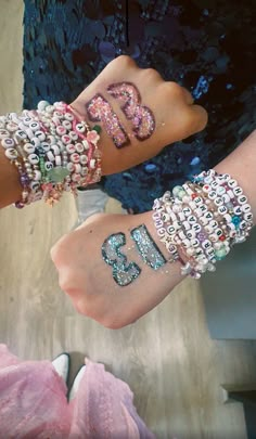 Lover Eras Tour Bracelet, Lover Outfit Eras Tour, Eras Tour Lover Outfit, Midnights Eras Tour Outfit, Eras Tour Outfits Lover, Lover Eras Tour Outfit, The Eras Tour Bracelets, Swiftie Core, Friendship Bracelet Taylor Swift