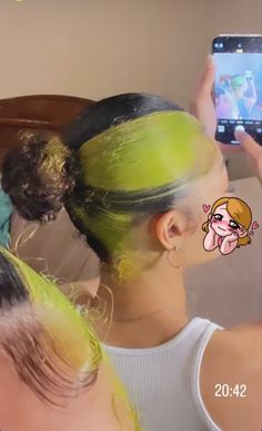 Lime Green Skunk Stripe Hair, Color Skunk Stripe, Skunk Stripe Green, Middle Skunk Stripe, Green Skunk Stripe, Green Hair Streaks, Skl Hairstyles