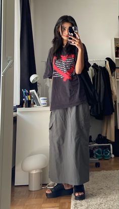 Long Skirt Outfits Korean, Graphic Tshirt Outfit, Rok Outfit, Conservative Fashion, Long Skirt Outfits, Daily Outfit Inspiration, Aesthetic Fits, Tshirt Outfits