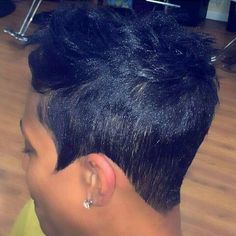 High Contrast Hair, Edgy Pixie Haircuts Undercut, Contrast Hair, Black Girls Hair, Pixie Haircut Short, Haircuts Undercut, Short Relaxed Hairstyles