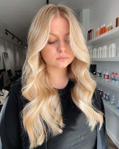 Preppy Blonde Hair, Honey Butter Blonde Hair, Sun Kissed Blonde Hair, Light Golden Blonde Hair, Buttery Blonde Hair, Warm Golden Blonde Hair, Butter Blonde Hair, Long Blonde Curls, Curled Blonde Hair