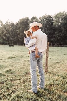 Ranch Family Aesthetic, Southern Family Aesthetic, Farm Family Aesthetic, Western Family Pictures With Kids, Country Mom Aesthetic, Dream Life Aesthetic Family, Country Family Pictures, Country Daughter