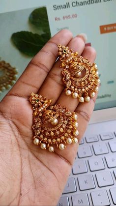 Gold Necklace Set Traditional, Gold Earrings Bridal Indian, Gold Pendent And Earrings Set, Chandbali With Jhumka Gold, Earrings For Saree Fashion, Ear Jumka Gold, Heavy Earings Design In Gold, Ear Rings New Designs Gold, Ear Rings Chandbalis Gold