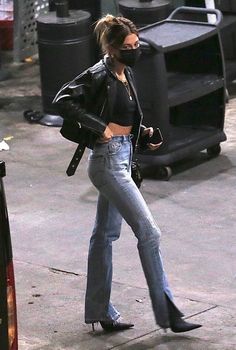 Mode Dope, Jeans Refashion, Stile Kendall Jenner, Trendy Outfits 2020, Adrette Outfits, Celebrity Couple, Justin Hailey, 일본 패션, Look Retro