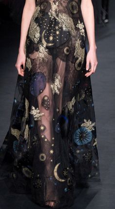 Details from Valentino Ready To Wear Fall 2015. Valentino 2017, Valentino Couture, Couture Mode, Mode Inspo, Fantasy Fashion, Fall 2015